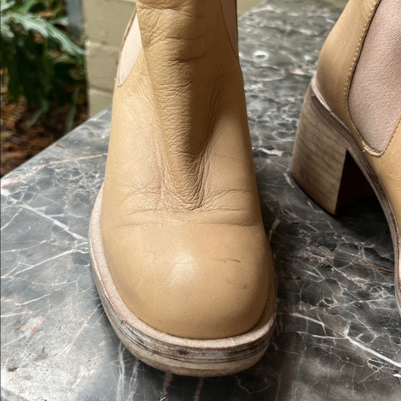 Free People Essential Chelsea Boots - Picture 4 of 6